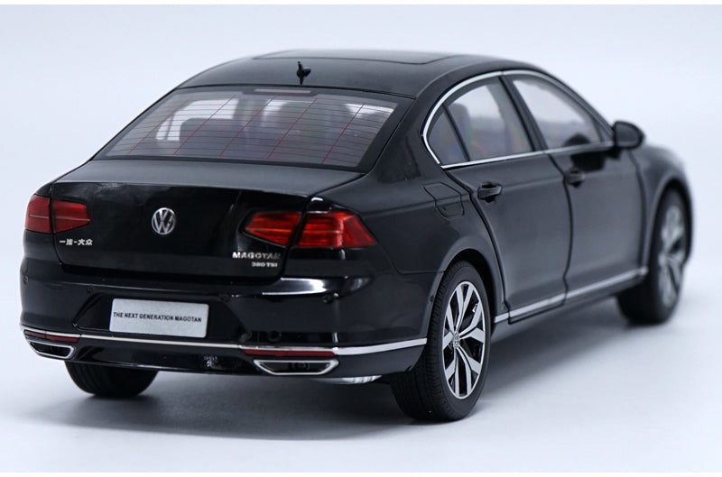 Original factory authentic 1:18 VW Magotan Passat B8 2017 Static Simulation Diecast car models for gift, toys, collection