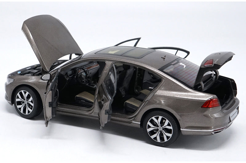 Original factory authentic 1:18 VW Magotan Passat B8 2017 Static Simulation Diecast car models for gift, toys, collection