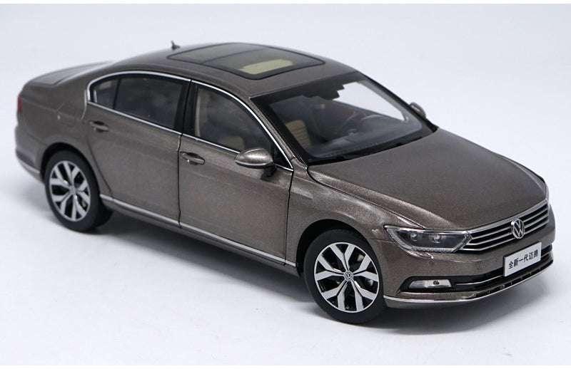 Original factory authentic 1:18 VW Magotan Passat B8 2017 Static Simulation Diecast car models for gift, toys, collection