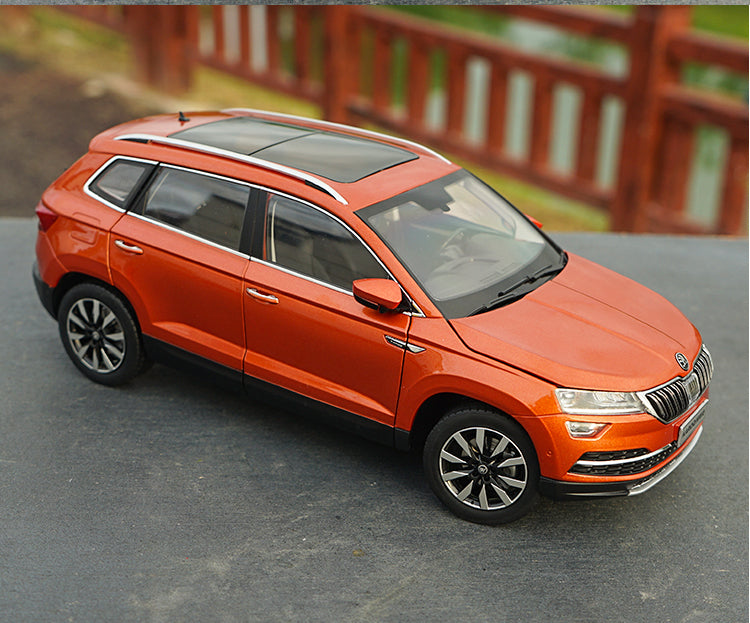 Original factory authentic 1:18 skoda KAROQ diecast metal scale car models collectible alloy car model with small gift