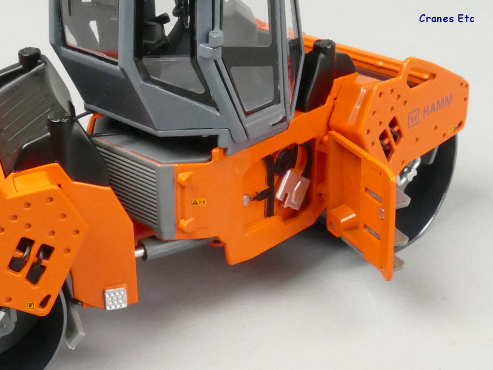 1:35 Wirtgen BOMAG HD138 Hamm Double Cylinder roadroller model,Alloy construction machinery model for gift, collection