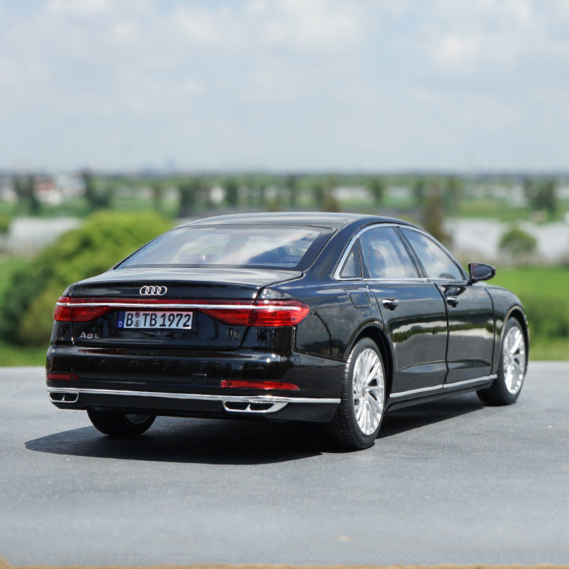 Original factory authentic 1:18 Audi A8L 2017 version Alloy diecast scale toy car model
