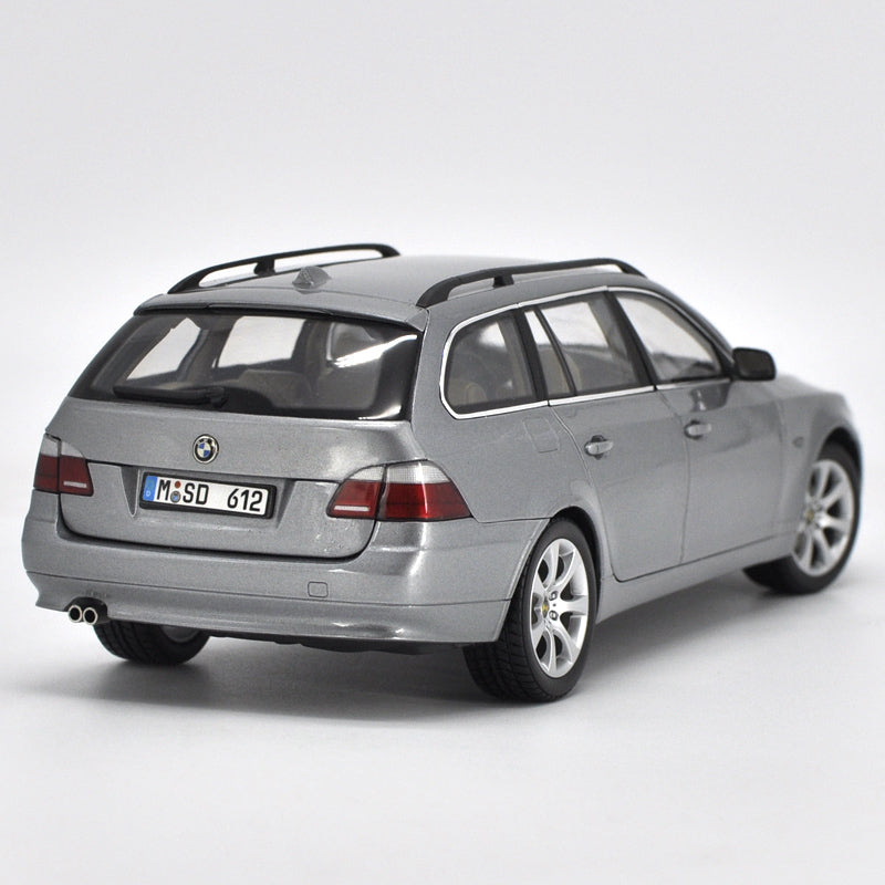 Original Model,1:18 Bmw 545i Touring Car grey white painting