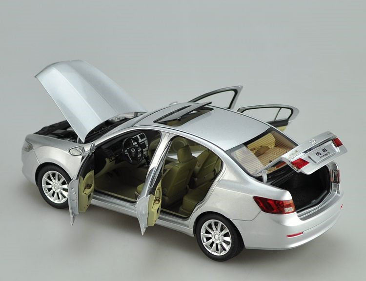 Original factory authentic 1:18 Trumpchi GA5 diecast car models with small gift
