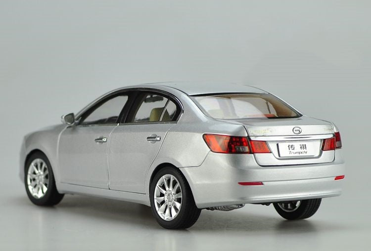 Original factory authentic 1:18 Trumpchi GA5 diecast car models with small gift