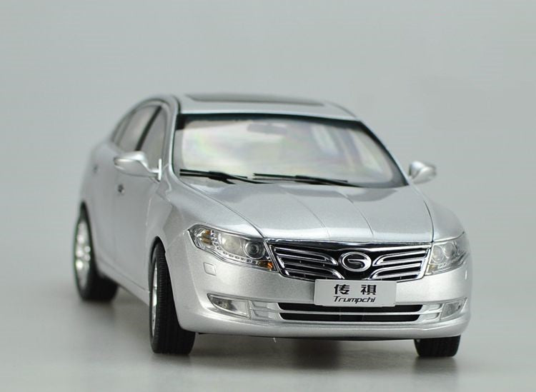 Original factory authentic 1:18 Trumpchi GA5 diecast car models with small gift