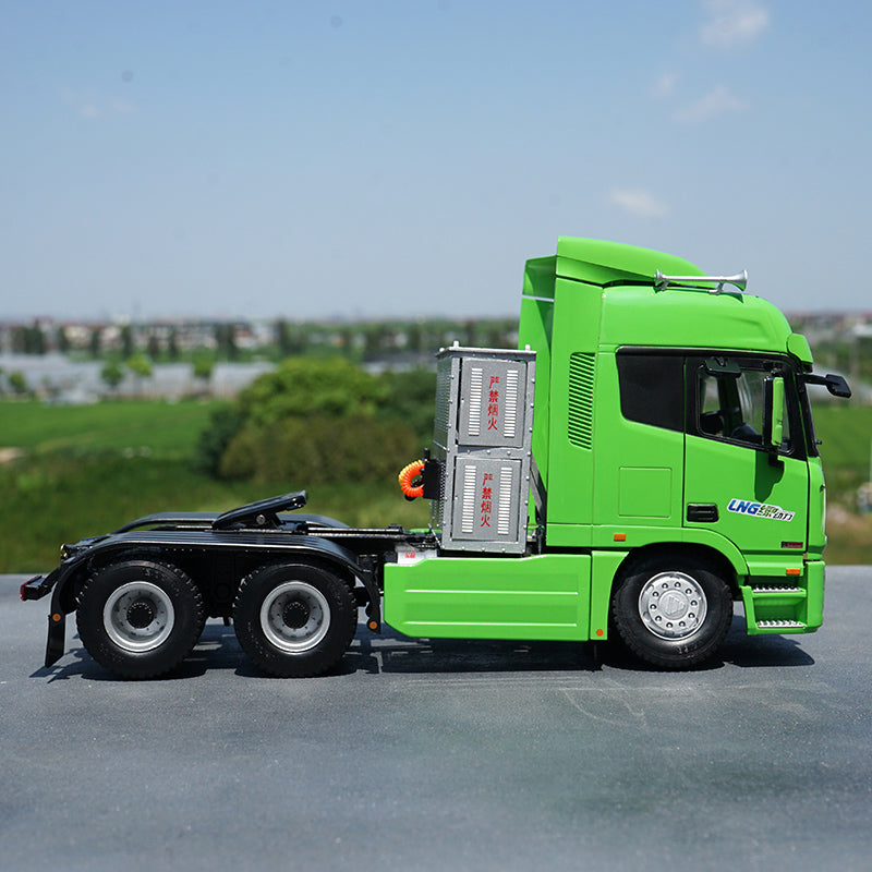 Original factory authentic Foton AUMAN MT Version 1:24 AUMAN GTL LNG semi-trailer tractor alloy scale models for gift, collection
