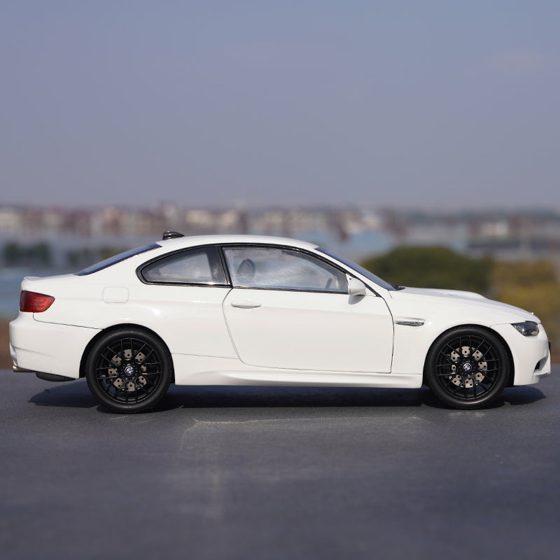 Original high quality Red/White/Black 1:18 Kyosho BMW M3 E92 Coupe diecast car models for gift, collection