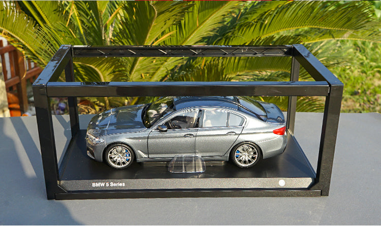 1:18 Kyosho BMW 5 Series (G30) Limousine Construction Year 2017 with small gift