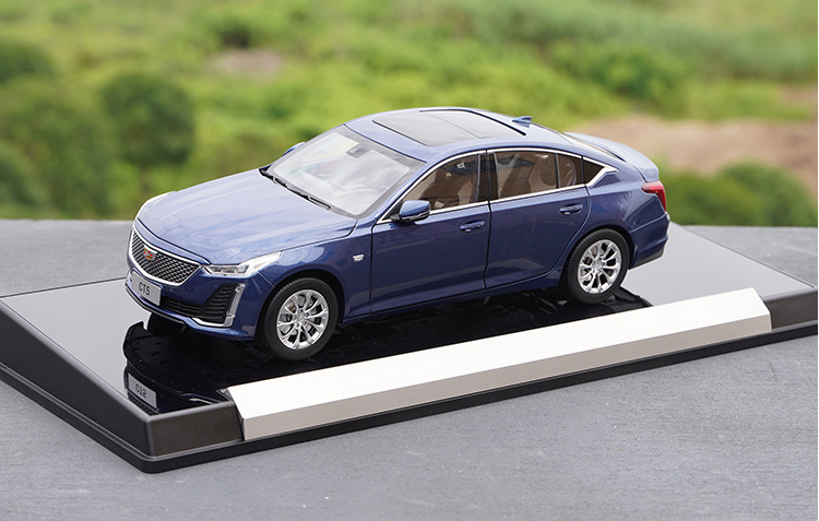 Original factory 1:18 SAIC-GM Cadillac CT5 2021 brand new Diecast promotional car model for gift
