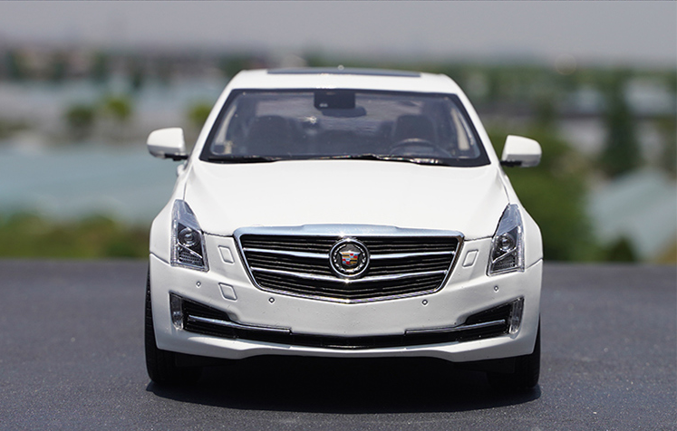 Original factory SGM 1:18 Cadilla c ATS ATS-L diecast alloy car model for gift, collection