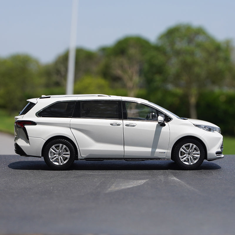 Original factory 1:18 GAC Toyota Senna MPV TOYOTO SIENNA diecast commercial vehicle white/blue/green alloy car model