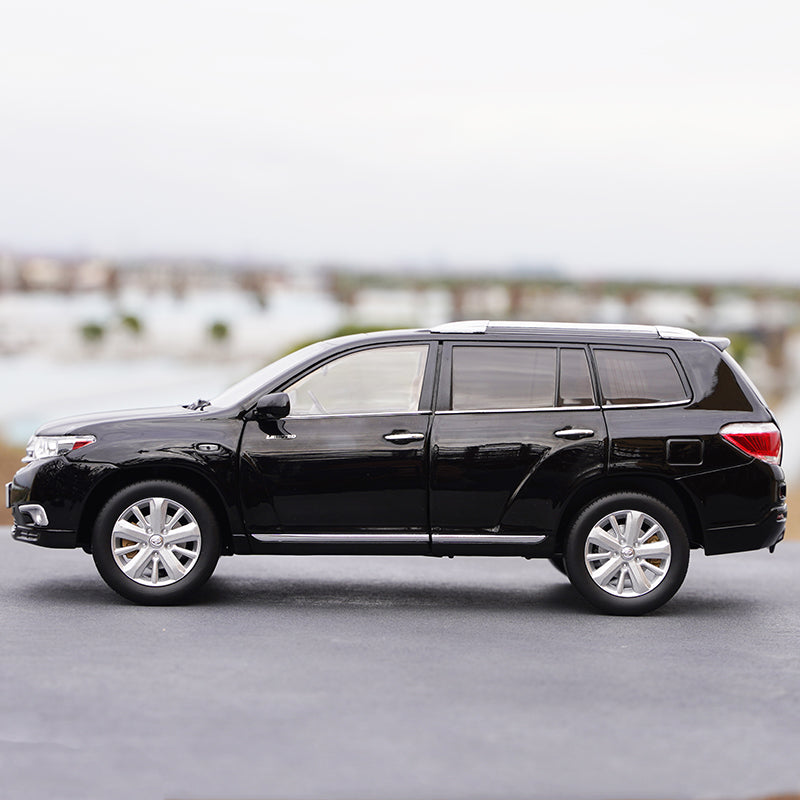 Original factory White/Black 1:18 GAC Toyota Highland 2012 diecast car model for gift, collection