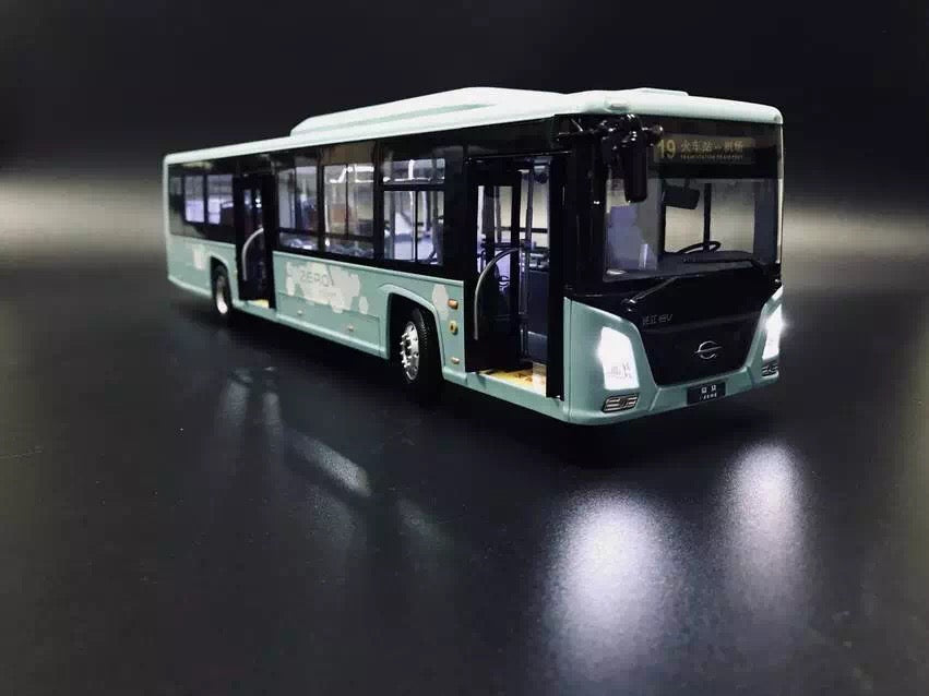 high quality 1:32 Diecast Changjiang E-zone bus model with lamp
