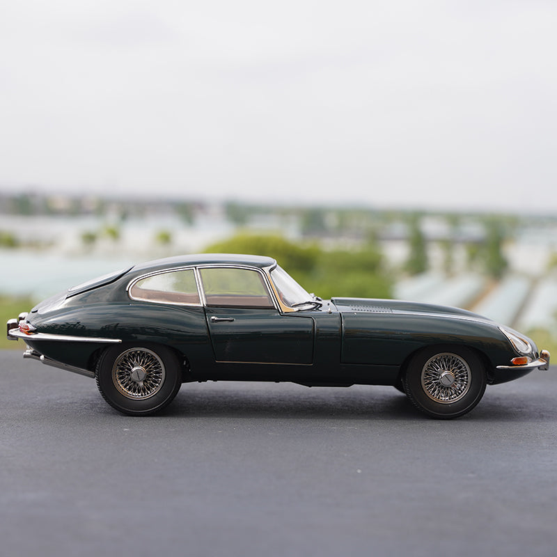 Classic 1:18 Kyosho Jaguar E-type diecast car model alloy 60th anniversary scale car miniature for collection