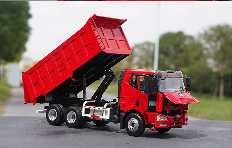 Original factory 1:24 FAW Jiefang J6 diecast dump truck engineering alloy simulation truck model for gift, collection