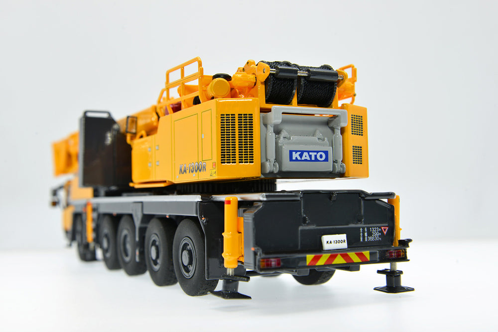 diecast scale 1:50 KATO KA-1300R Mobile crane model with small gift