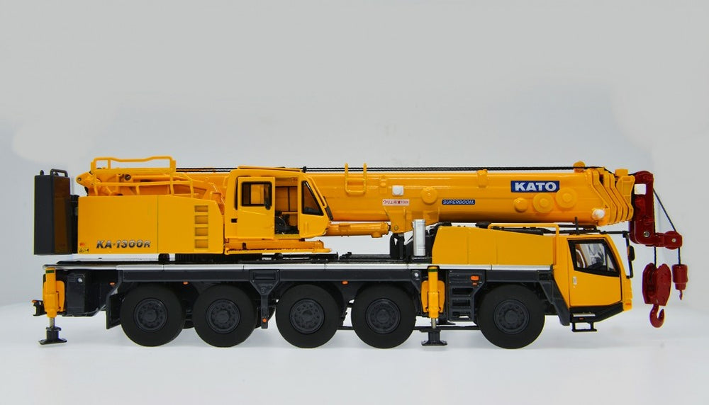diecast scale 1:50 KATO KA-1300R Mobile crane model with small gift