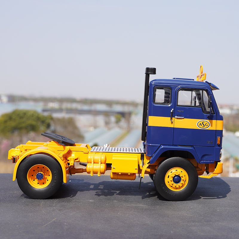 Original factory 1:18 KK Volvo F88 Diecast tractor truck model for collection, promotional gift