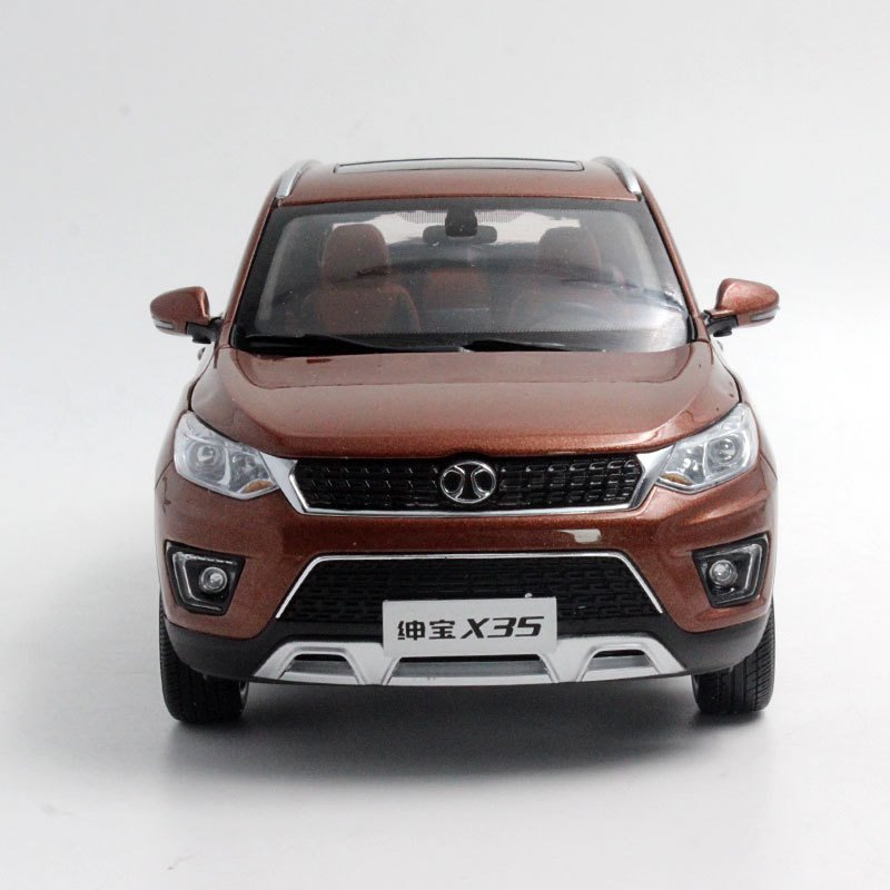 1：18 Baic Senova X35 SUV diecast model with small gift