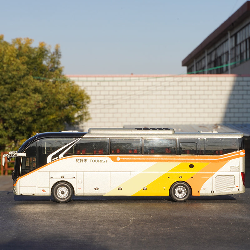 High quality authentic 1:42 Higer Tourist Diecast scale bus traveler model for sell