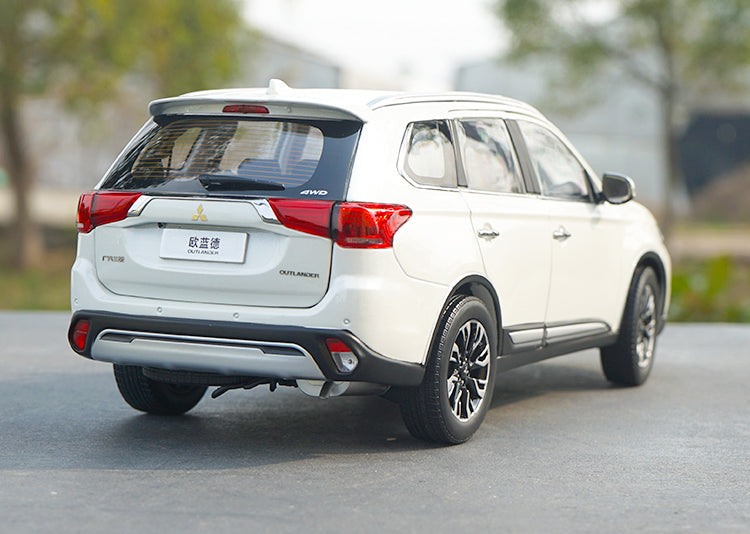 Original factory 1:18 GAC Mitsubishi new Outlander 2017 diecast SUV car model for gift, collection
