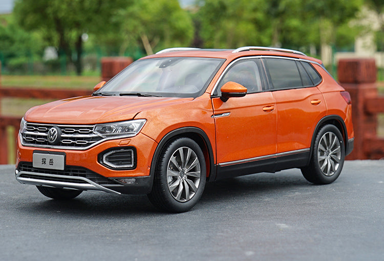 Original 1/18 FAW-Volkswagen TAYRON SUV Zinc Alloy Car model With small gift