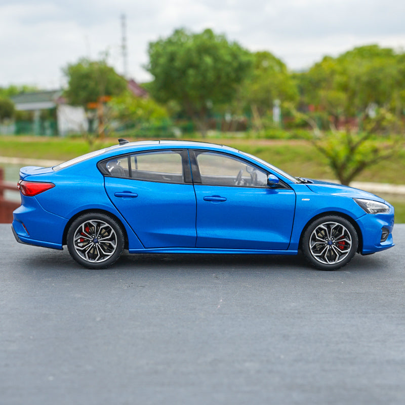 Original 1:18 Scale FORD ALL NEW FOCUS 2020 Diecast Model Car with small gift