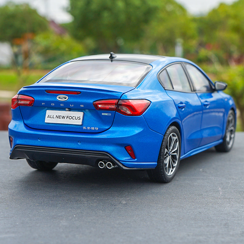 Original 1:18 Scale FORD ALL NEW FOCUS 2020 Diecast Model Car with small gift