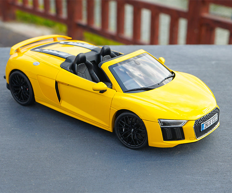 Original Authorized Authentic 1/18 Scale Audi R8 V10 plus NEW R8