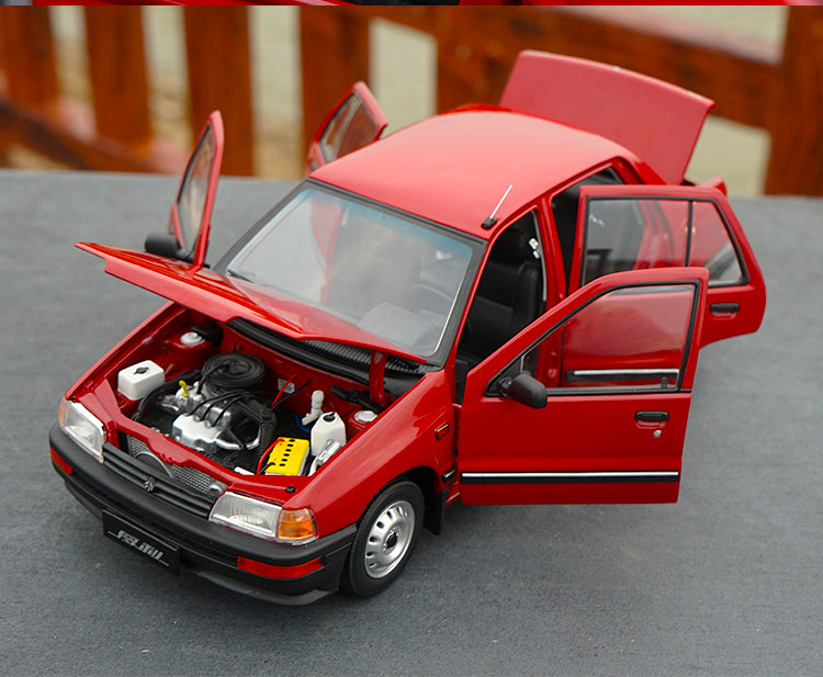 Original Authorized Authentic 1:18 Yiqi Chinese Tianjin Xiali TJ7100 Hatchback Toy Car Miniature for christmas/Birthday gift, collection