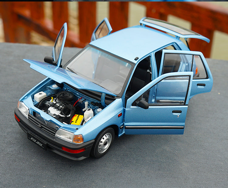 Original Authorized Authentic 1:18 Yiqi Chinese Tianjin Xiali TJ7100 Hatchback Toy Car Miniature for christmas/Birthday gift, collection