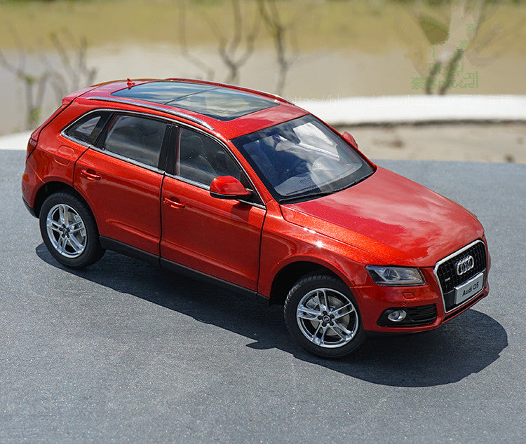 Original Authorized factory 1:18 Audi Q5 New Q5 car model,Classic toy Audi Q5 2015 Versin toy car Models for gift