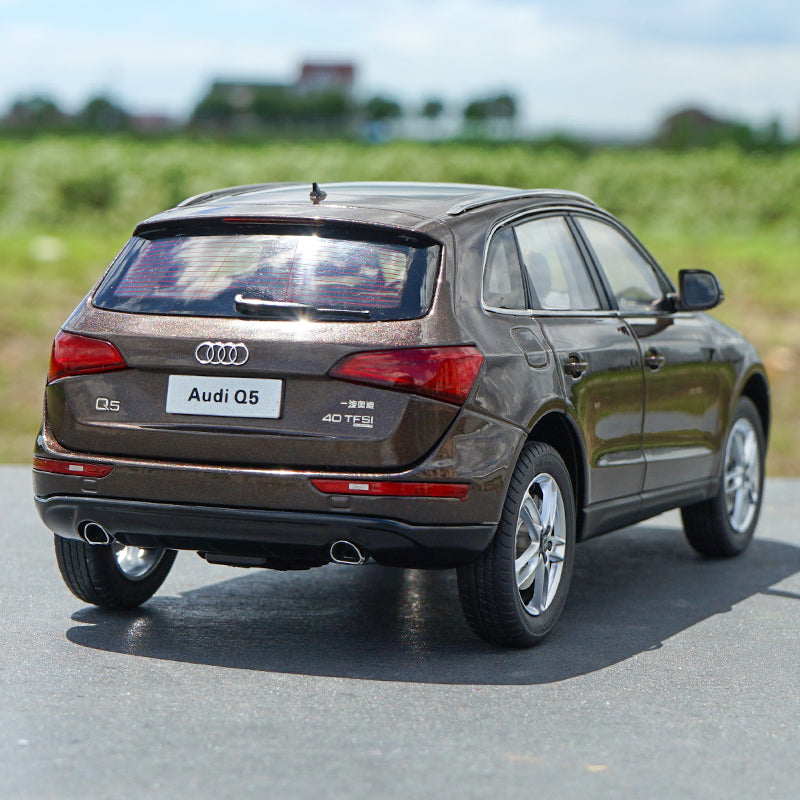 Original Authorized factory 1:18 Audi Q5 New Q5 car model,Classic toy Audi Q5 2015 Versin toy car Models for gift