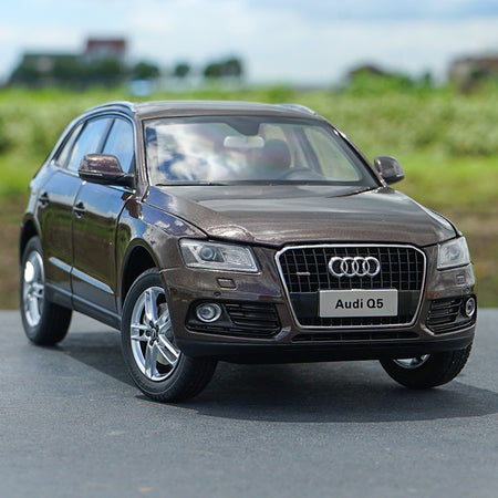 Original Authorized factory 1:18 Audi Q5 New Q5 car model,Classic toy Audi Q5 2015 Versin toy car Models for gift