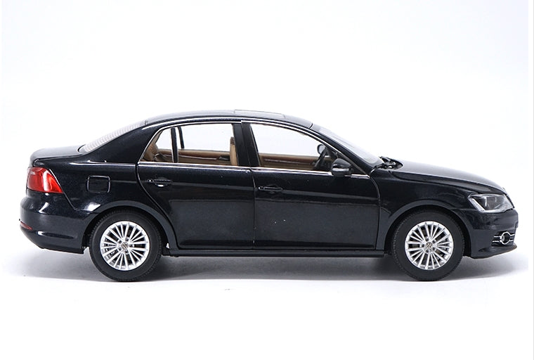 Original Authorized factory VW 1:18 diecast NEW BORA 2013 car models, Classic toy car Models for gift, collection
