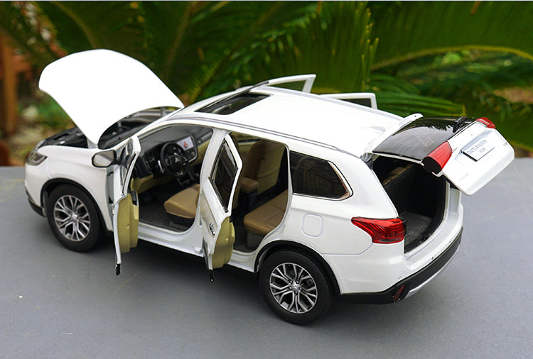 GAC Mitsubishi Outlander SUV die cast car model in scale 1:18 2016 version red/white