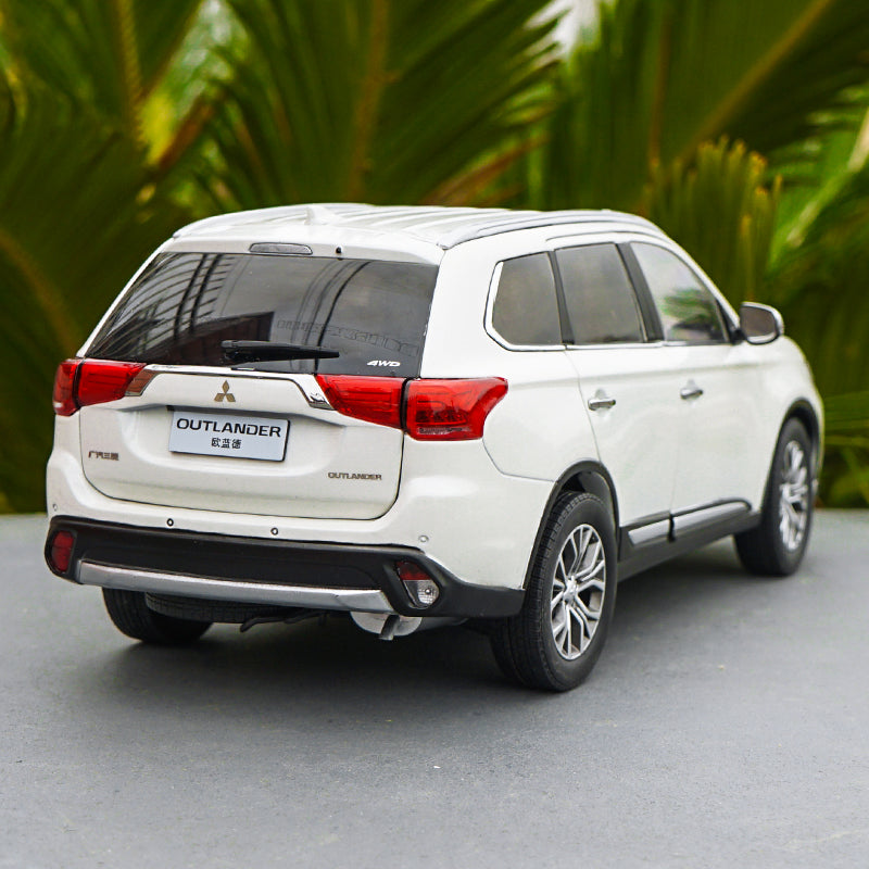 GAC Mitsubishi Outlander SUV die cast car model in scale 1:18 2016 version red/white