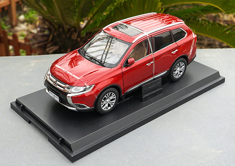 GAC Mitsubishi Outlander SUV die cast car model in scale 1:18 2016 version red/white
