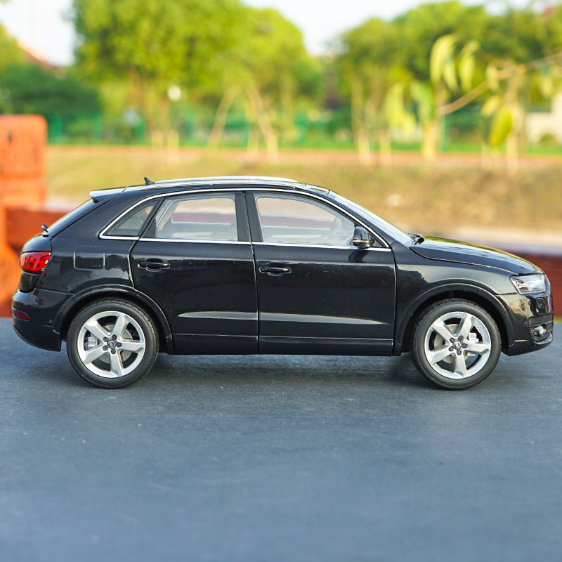 Original factory 1:18 Audi Q3 SUV alloy car model classic toy models for Birthday/christmas gifts, collection