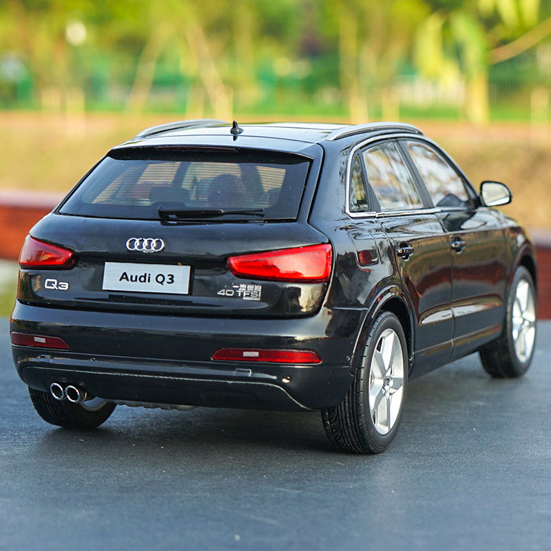 Original factory 1:18 Audi Q3 SUV alloy car model classic toy models for Birthday/christmas gifts, collection