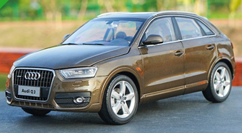 Original factory 1:18 Audi Q3 SUV alloy car model classic toy models for Birthday/christmas gifts, collection
