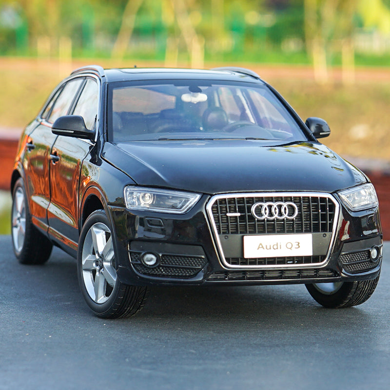 Original factory 1:18 Audi Q3 SUV alloy car model classic toy models for Birthday/christmas gifts, collection
