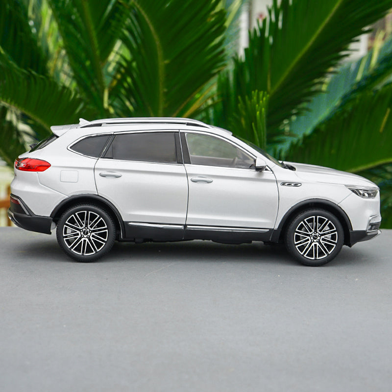 Original factory 1:18 China LEOPAARD MATTU diecast SUV car model with small gift