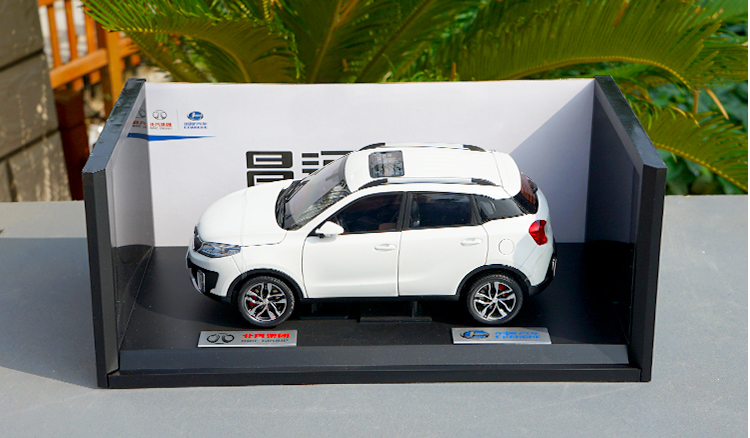 Original factory 1:18 Scale BAW Changhe Q35 SUV Diecast car model with small gift