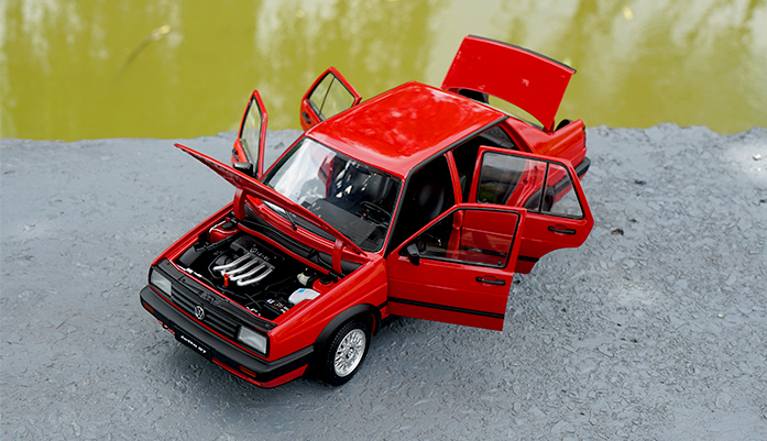 Original factory 1:18 Scale diecast VW Volkswagen JETTA GT MK2 car model with small gift