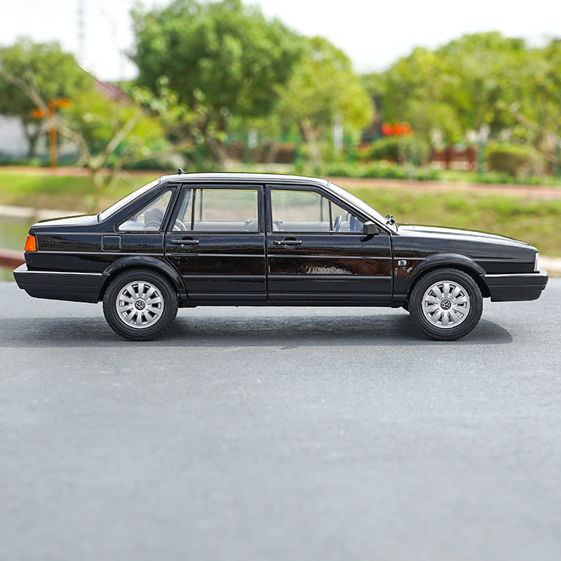 Original factory 1 18 Volkswagen Santana Classic metal toy Model Car for christmas Birthday gift, collection