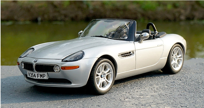 Original factory exquisite 1:18 diecast BMW Z8 007 convertible version car models for gift, collection