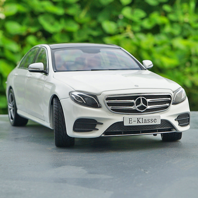 Original factory exquisite diecast 1:18 Mercedes-Benz Benz Eseries E-Klasse E300 car model for gift