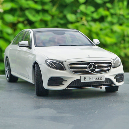 Original factory exquisite diecast 1:18 Mercedes-Benz Benz Eseries E-Klasse E300 car model for gift